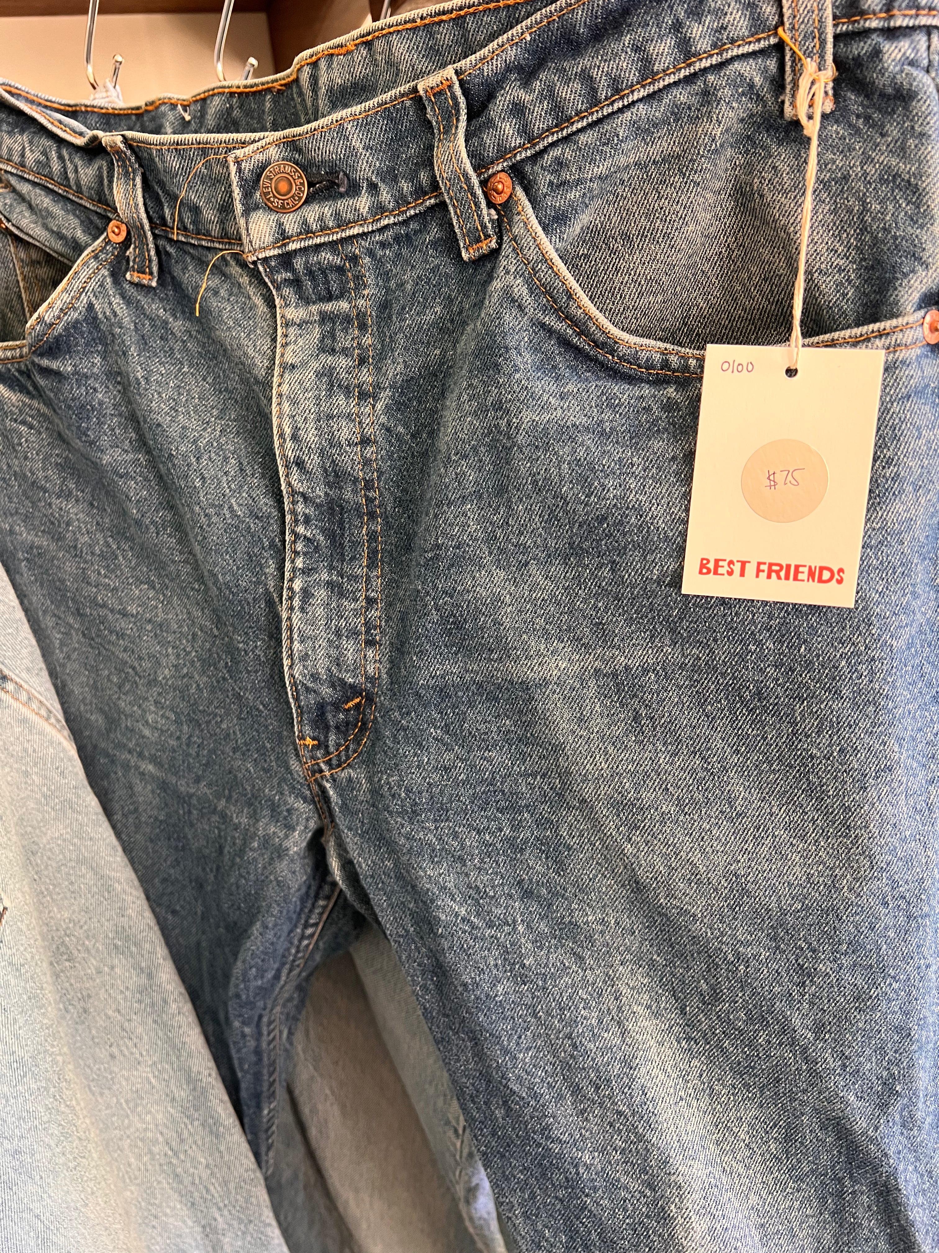 Levis 0100